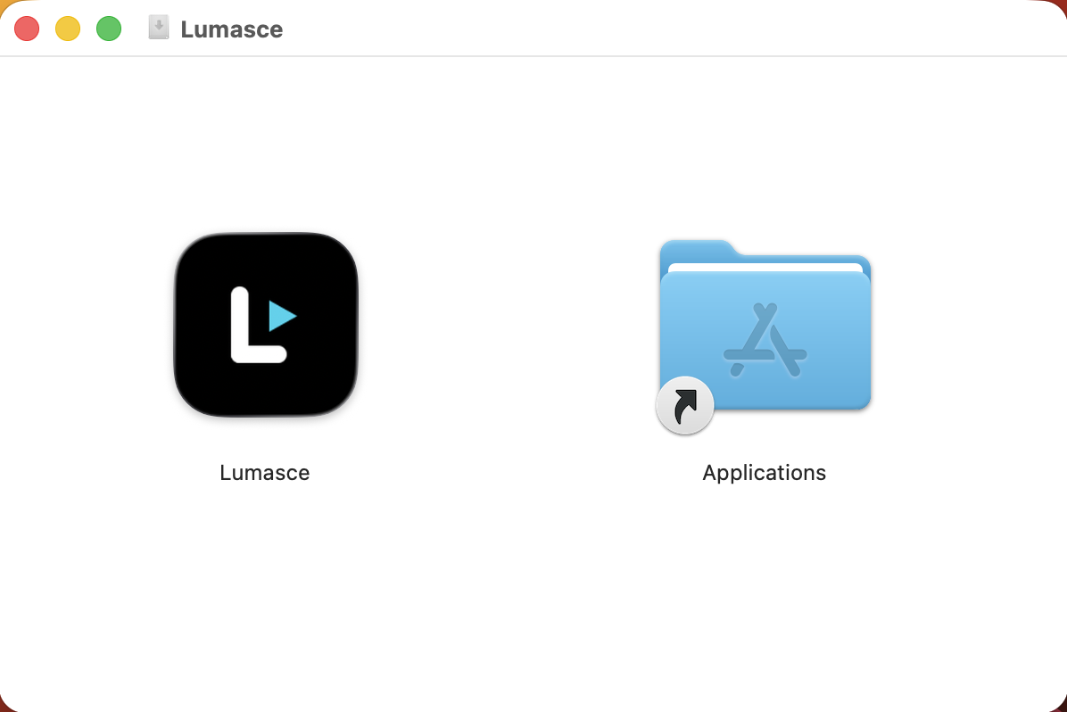 打开 Lumasce 安装包，把 Lumasce 图标拖到 Applications 文件夹